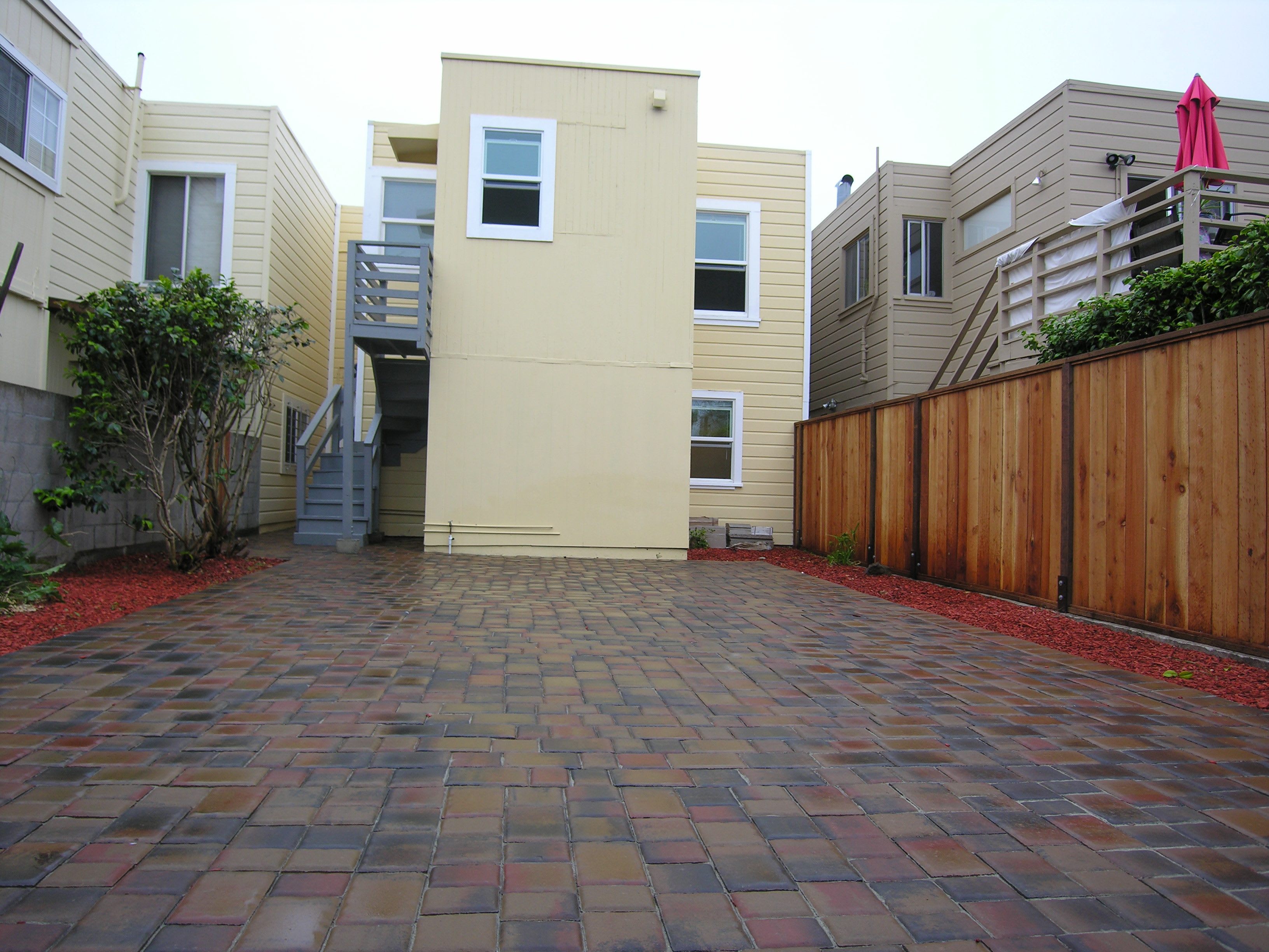 825 Geneva Ave – photo 3
