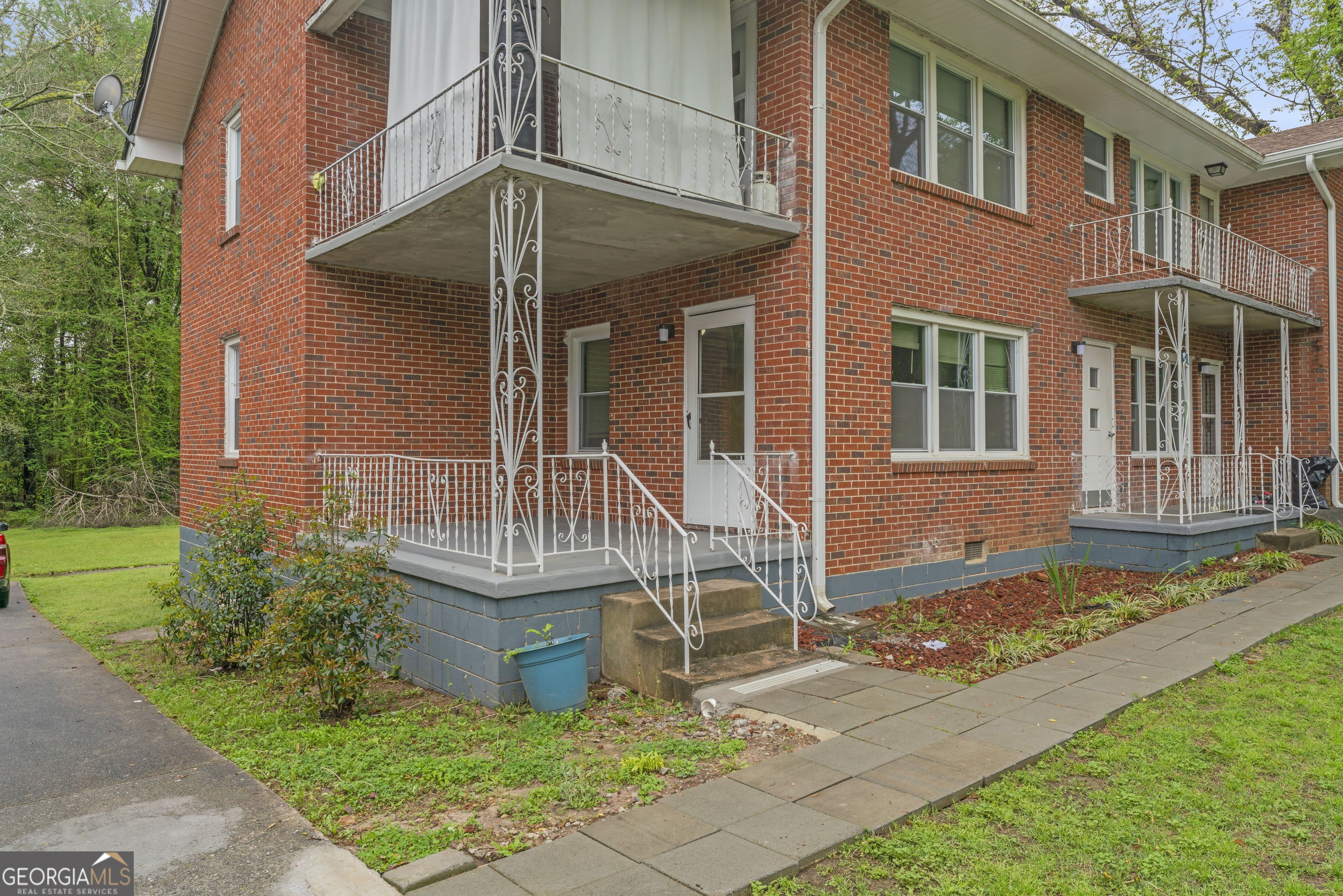 147 Burnside Street – photo 1