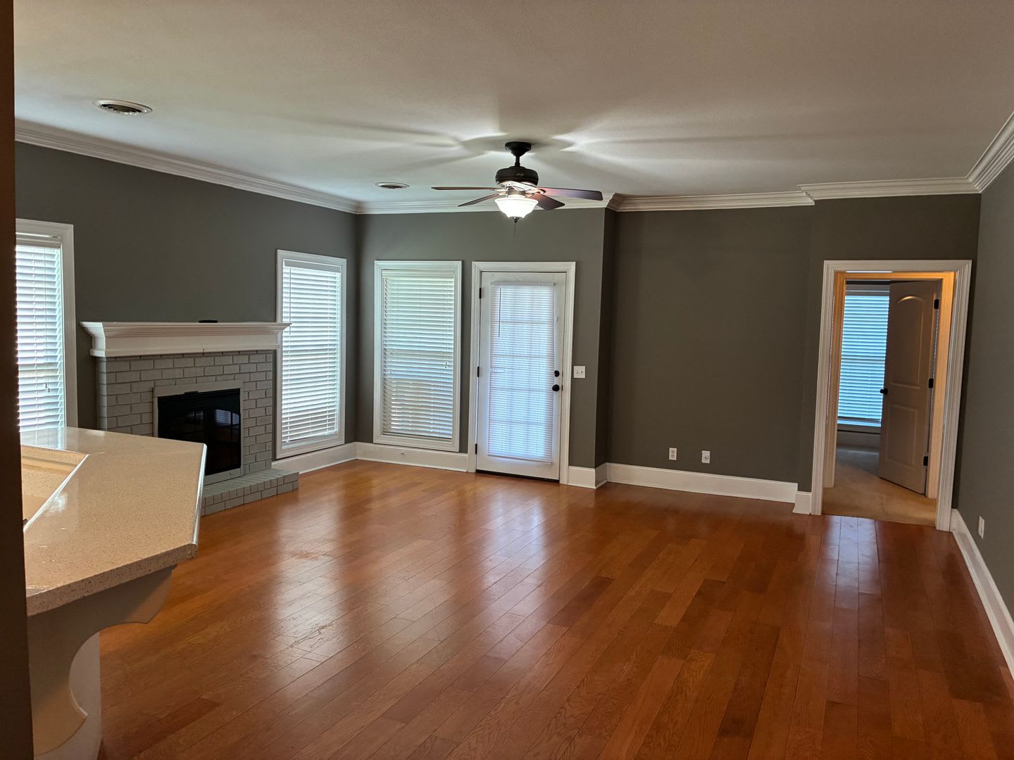 233 Forest Glen – photo 2