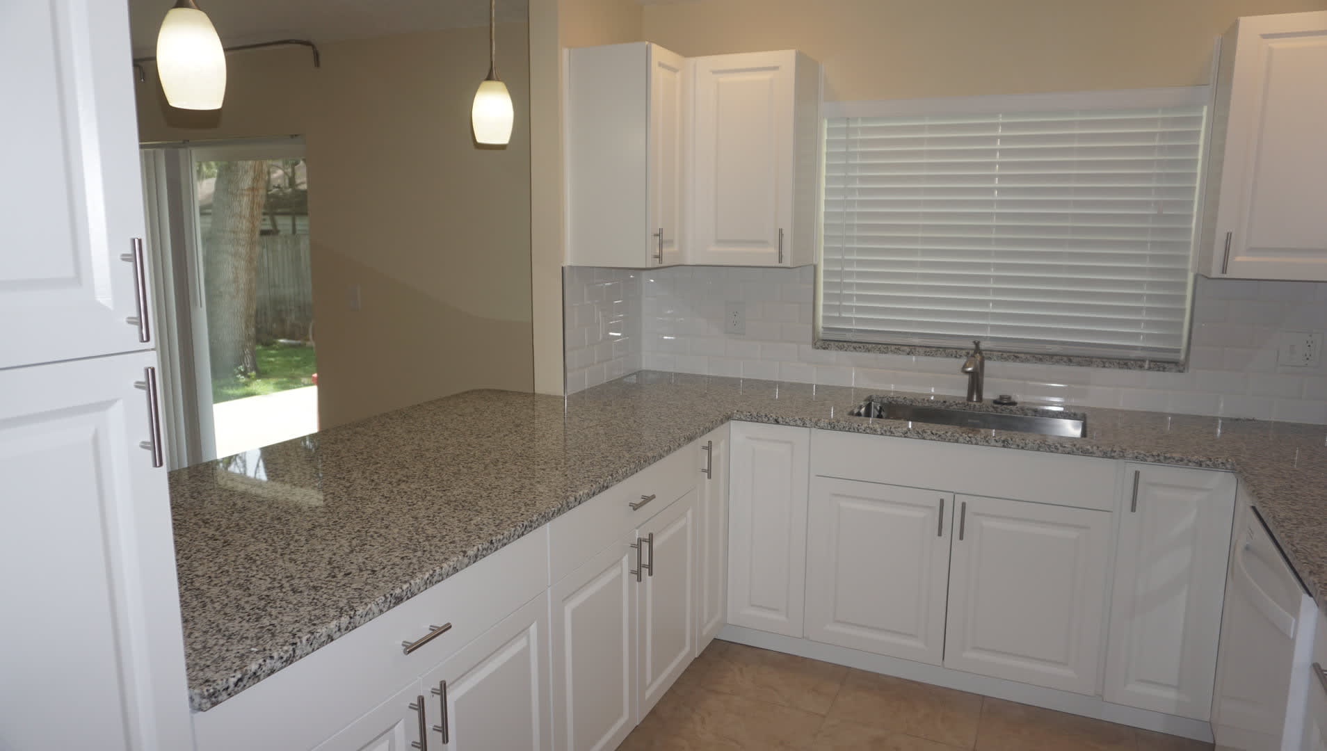 3 Bedrooms / 2 Bath Brandon Home – photo 5