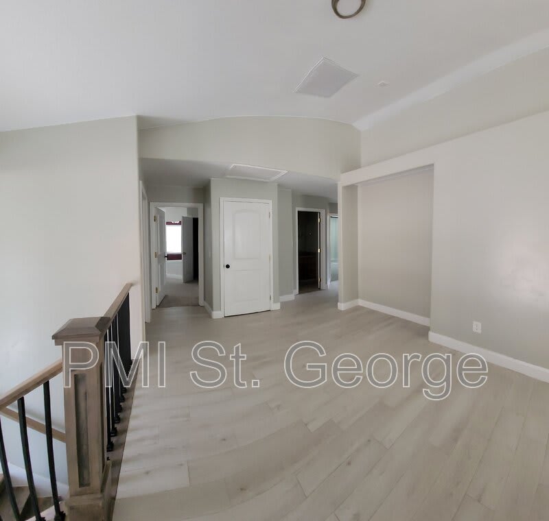 1065 N Canyon Street – photo 4