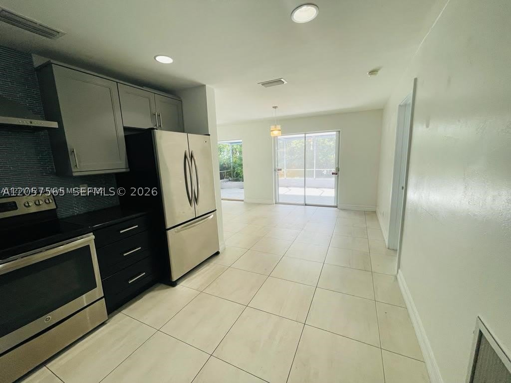 1900 NE 41st St – photo 4