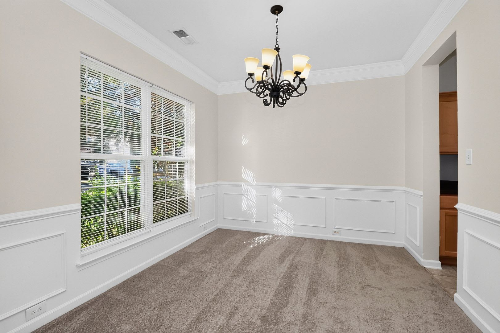Beautiful Four Bedroom in Crismark Community! – photo 2