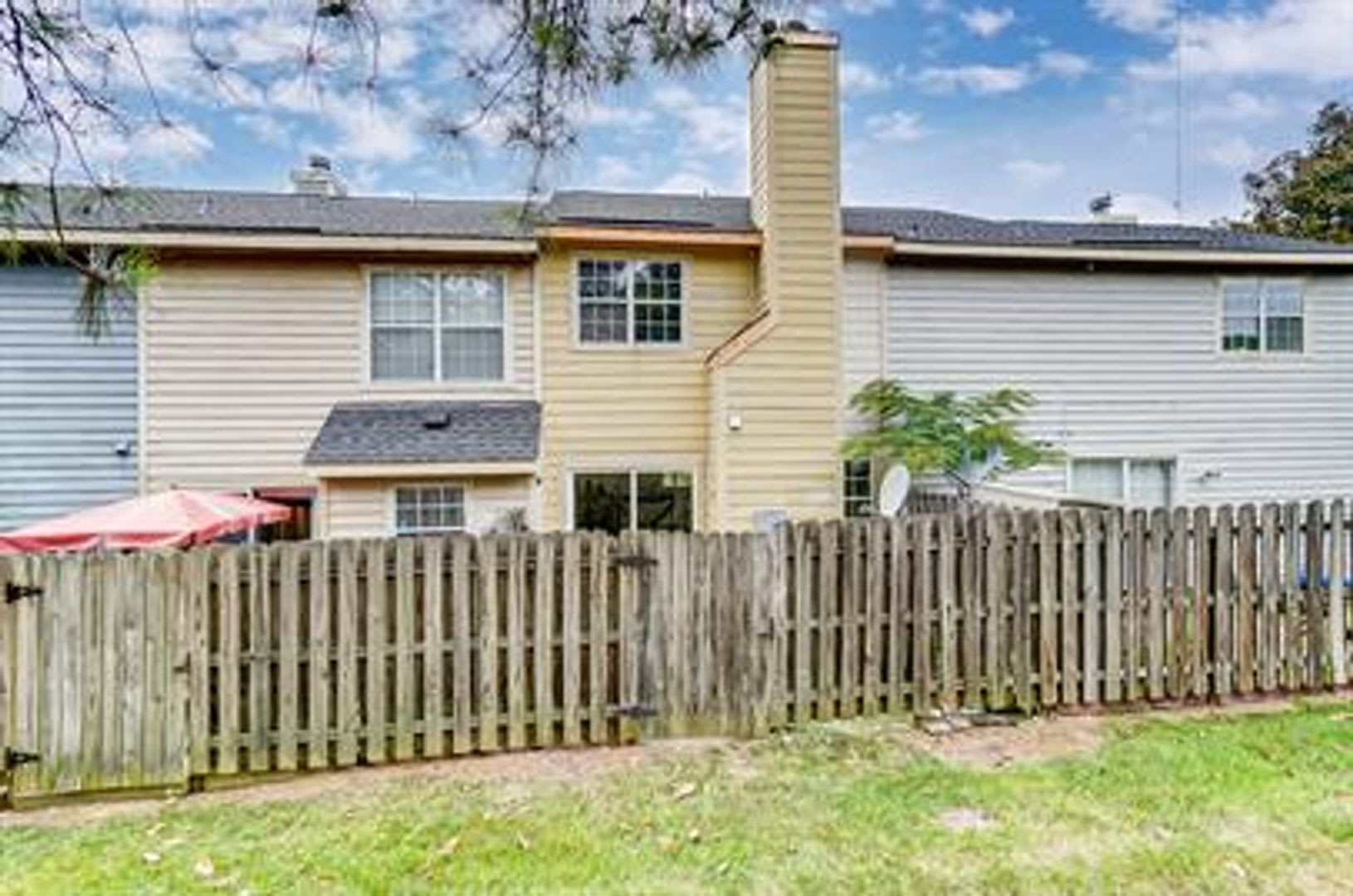 Charming 2 Bed 2 5 Bath Townhome In University Area 3821 Mosscroft Ln – photo 5