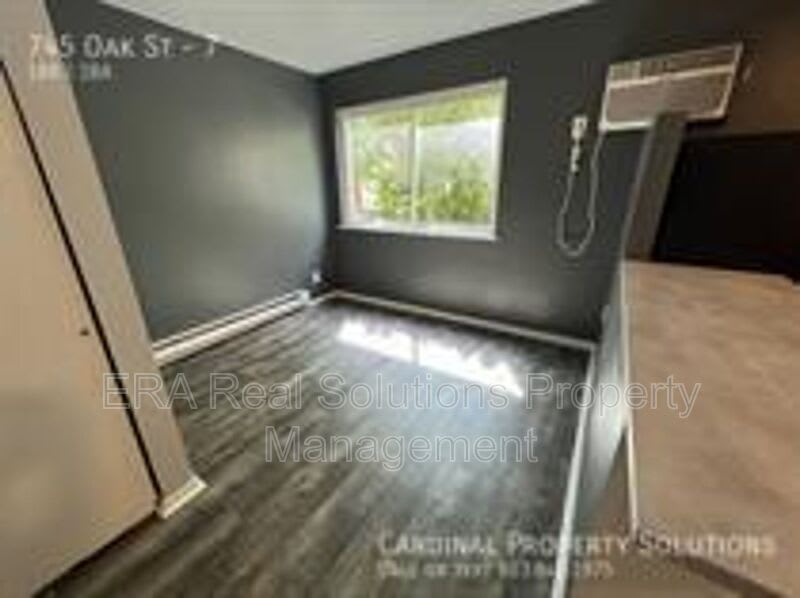745 Oak Street – photo 2