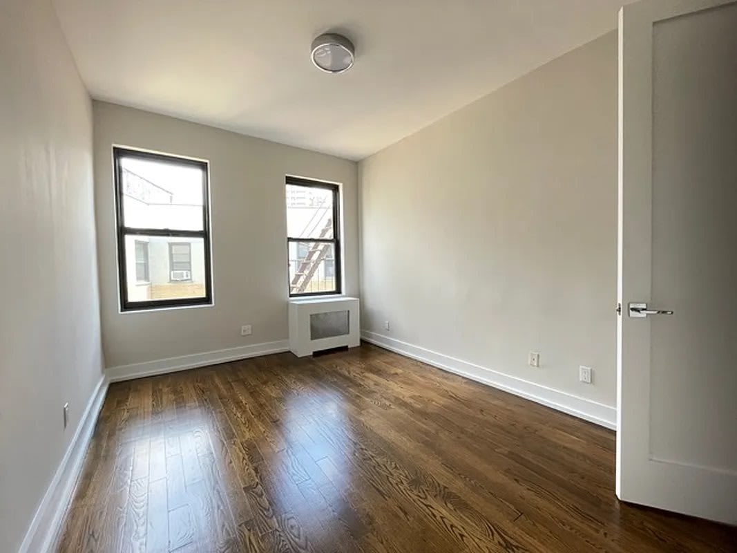 318 Hudson St – photo 5