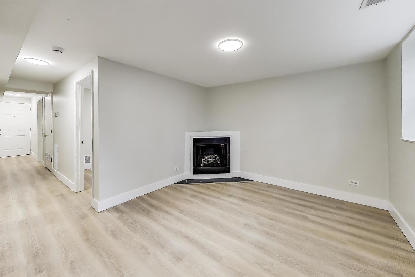 1938 W Melrose Street – photo 4