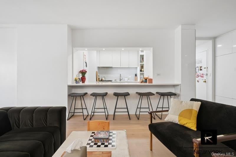 340 E 64th Street – photo 3