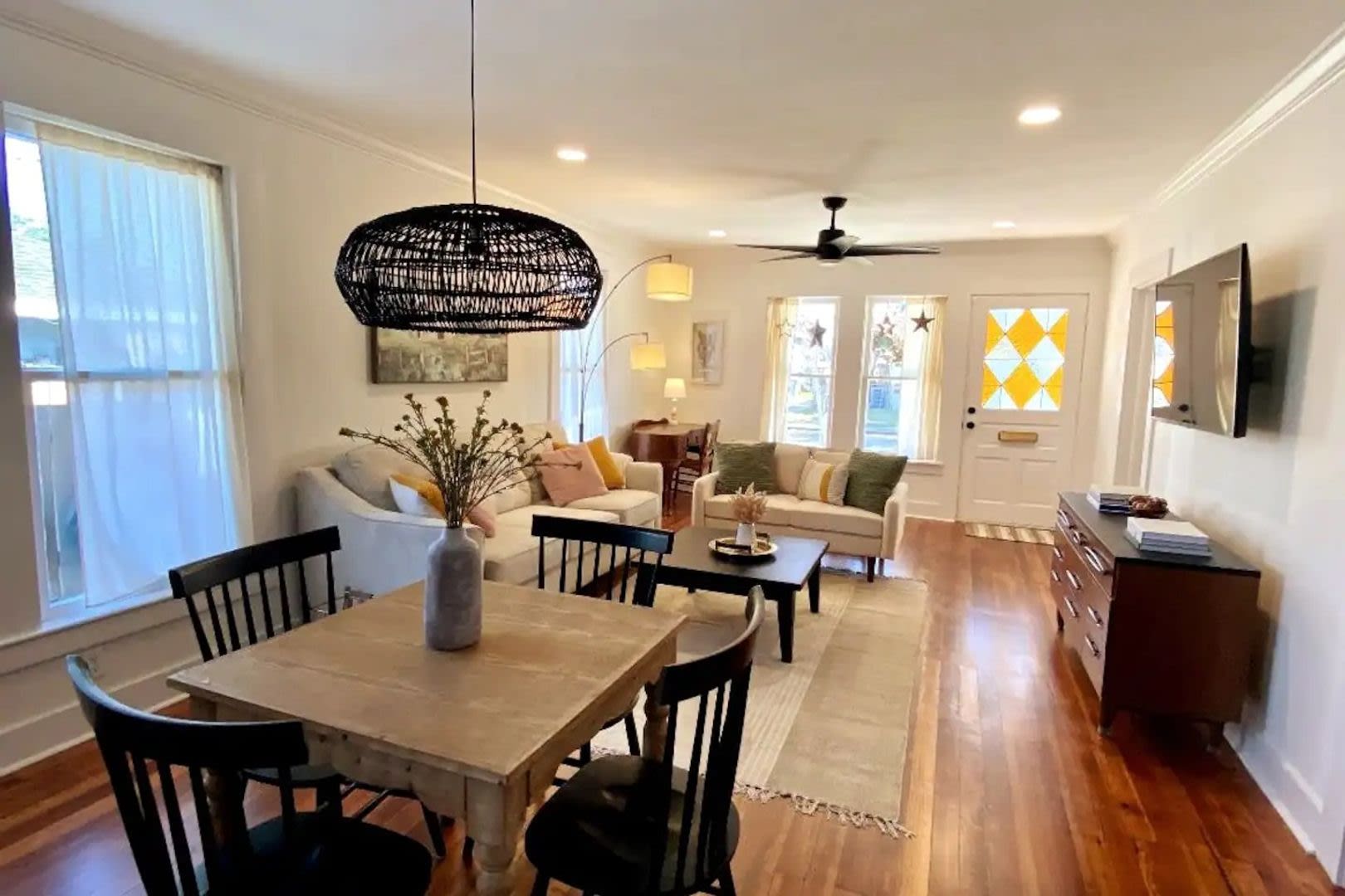 Scandinavian Inspired Retreat Corporate Rental Newly Renovated 3Br 2Ba Fully Furnished Home In Downtown Oasis – photo 4