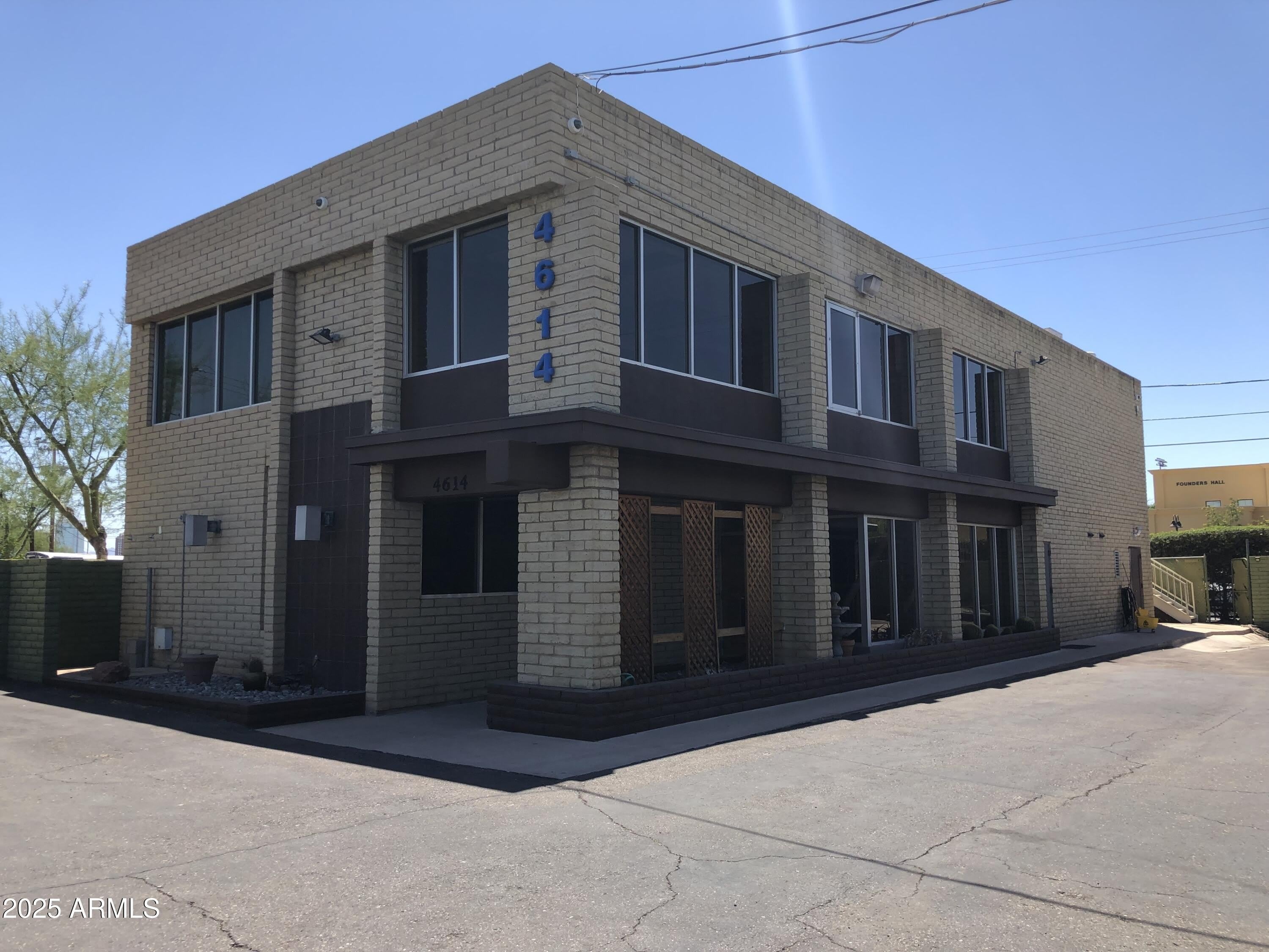 4614 N 7Th Street – photo 2