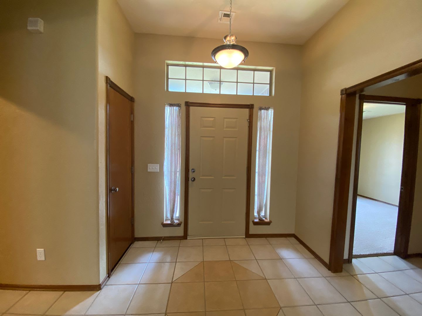 Large 3 Bed 2 Bath Home In Moore Schools With Storm Shelter!!! – photo 2