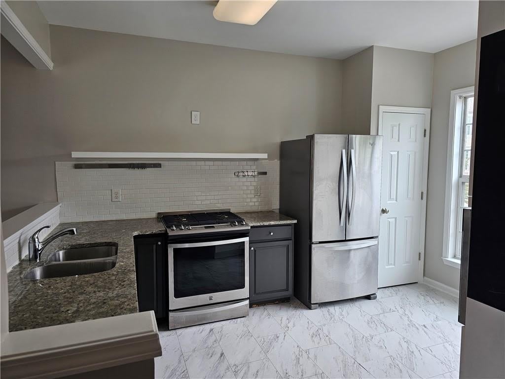 1021 Thornborough Drive – photo 2