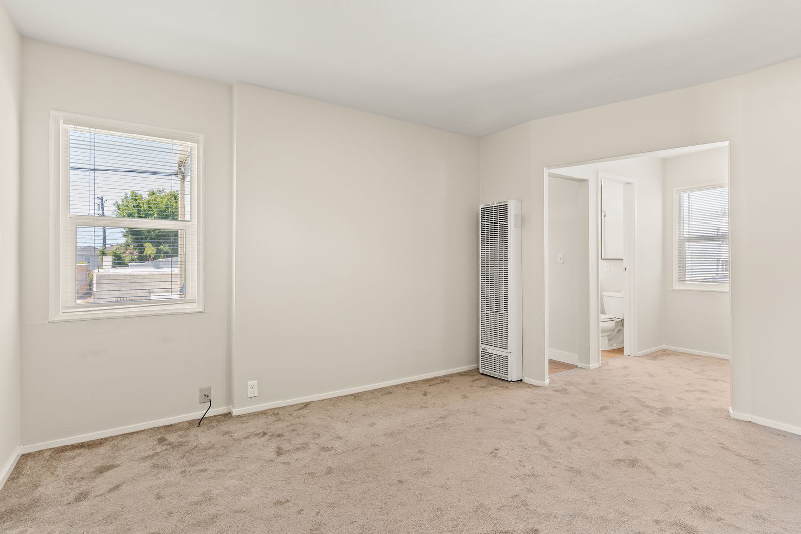 Charming San Leandro Duplex: 2 Bed w/ In-unit Laundry & Off-street Parking – photo 2
