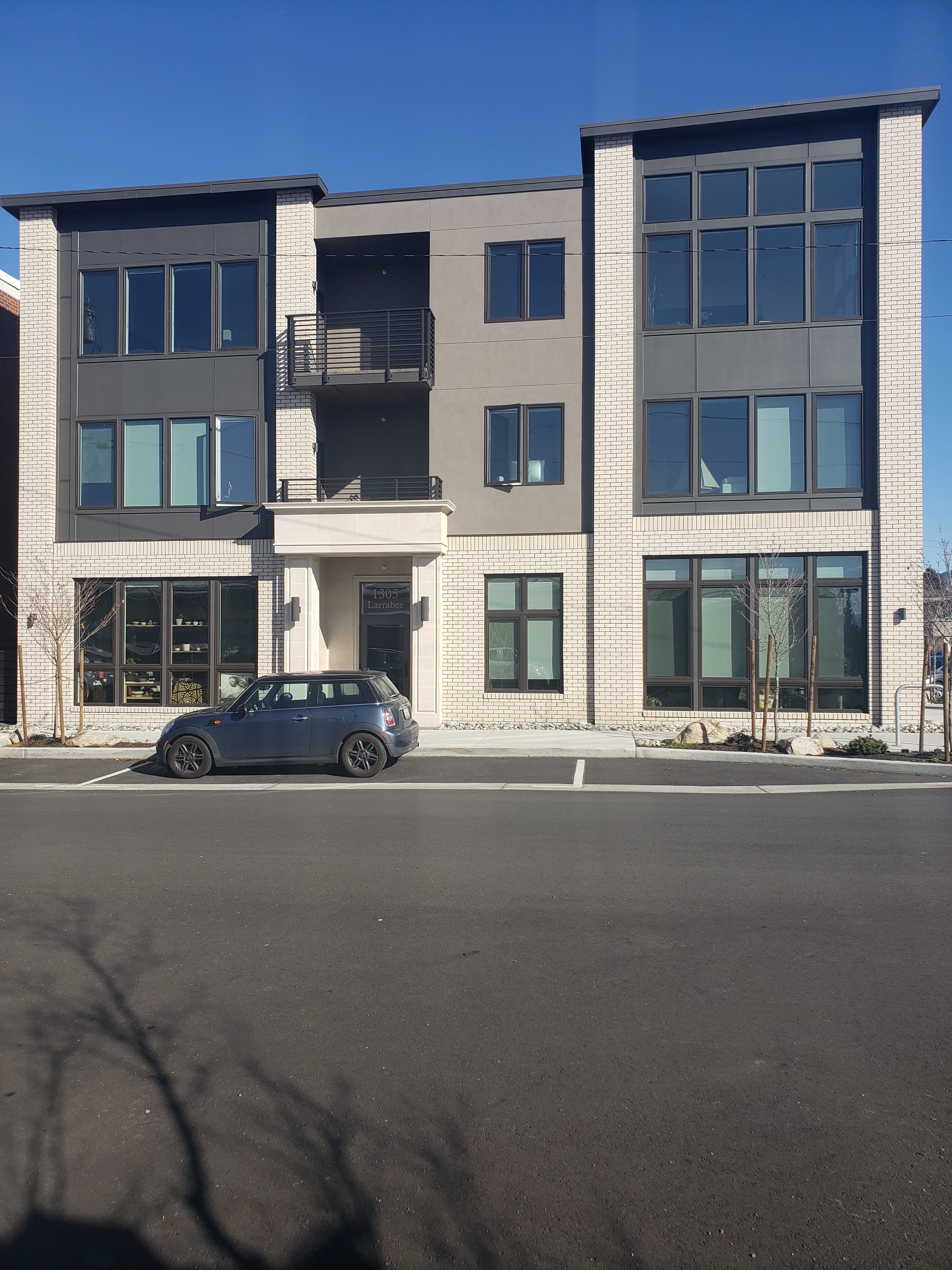 1305 Larrabee Avenue – photo 3