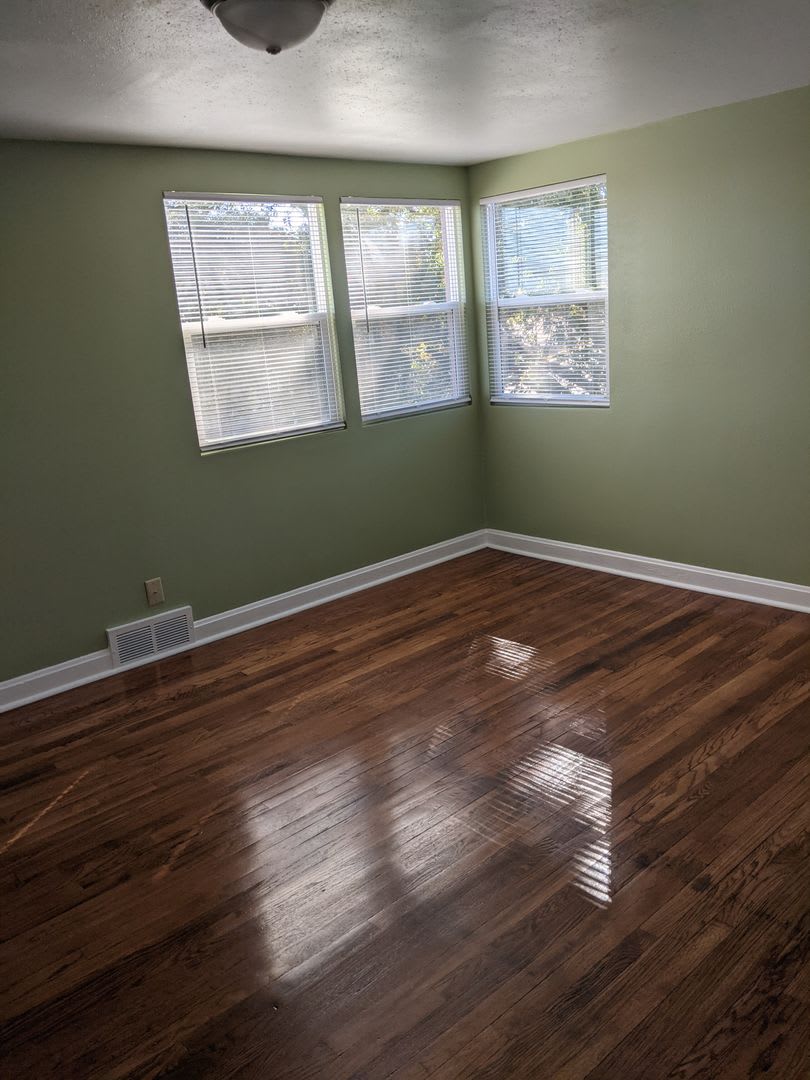 1100 2 Bedroom 1 Bath Duplex Newly Remodeled Heart Of The City – photo 5