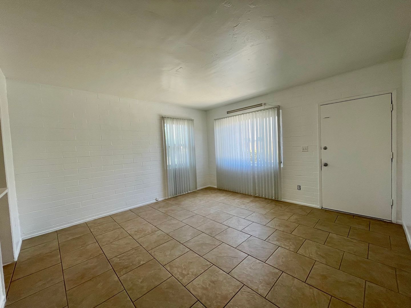 Beautiful 2 bedroom 1 bathroom with a private yard in the heart of El Cajon – photo 3
