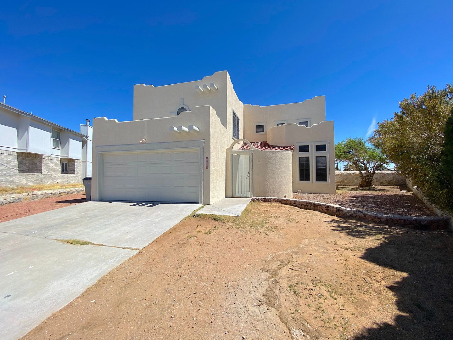 Beautiful North Hills Refrig A/C Home with Pool! – photo 1