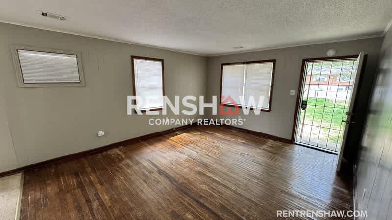 91 Navy Dr – photo 2