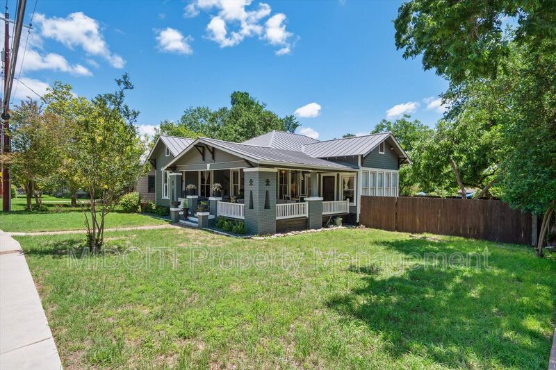 1017 W Hopkins St – photo 4