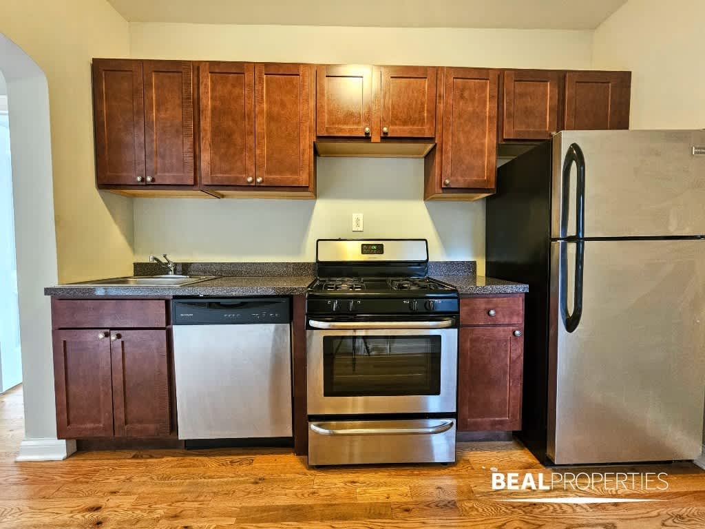 4419 N Wolcott Ave – photo 3