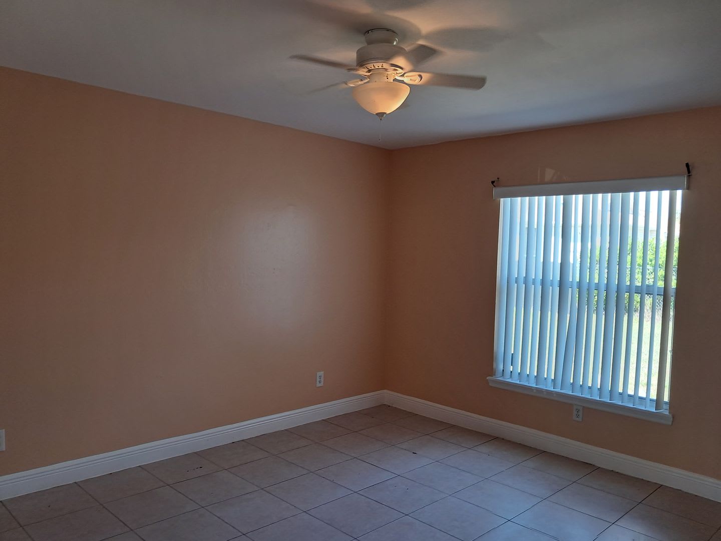 Beautiful Lehigh Home *** $500 off 1st month rent *** – photo 4
