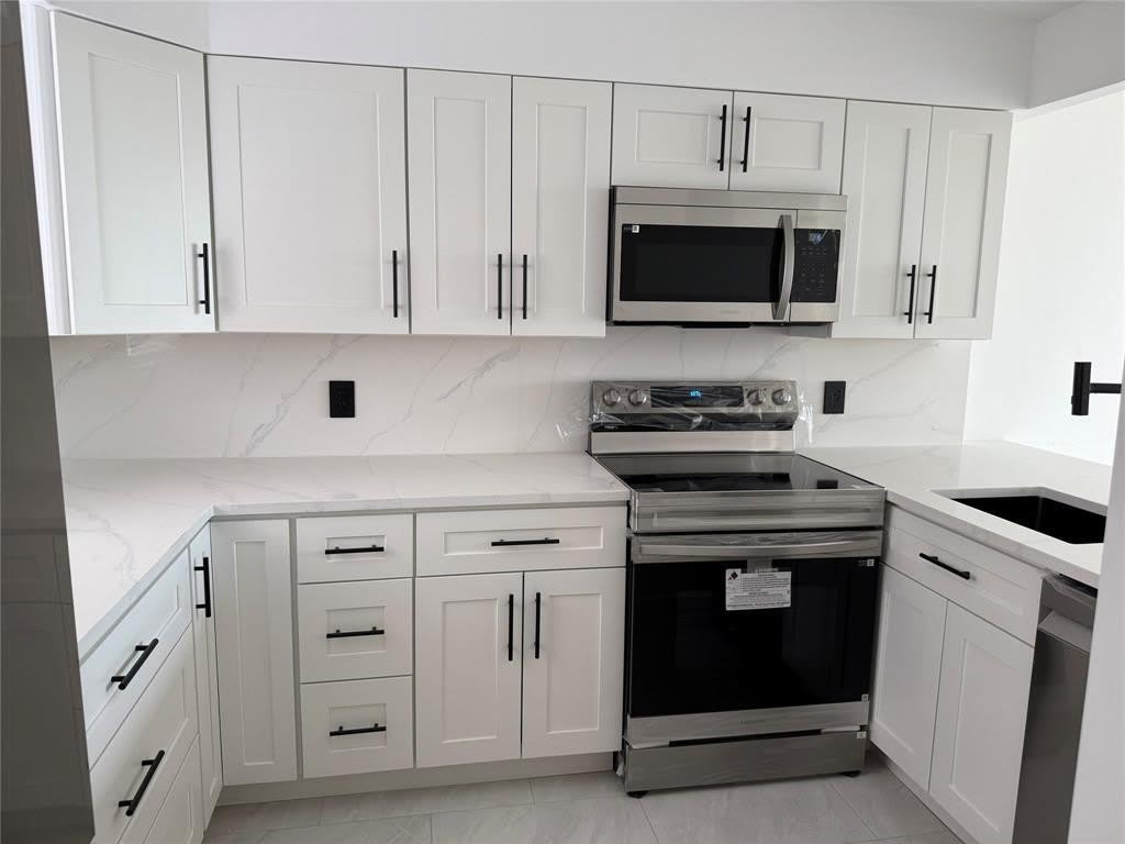 112 ROYAL PARK Drive – photo 1