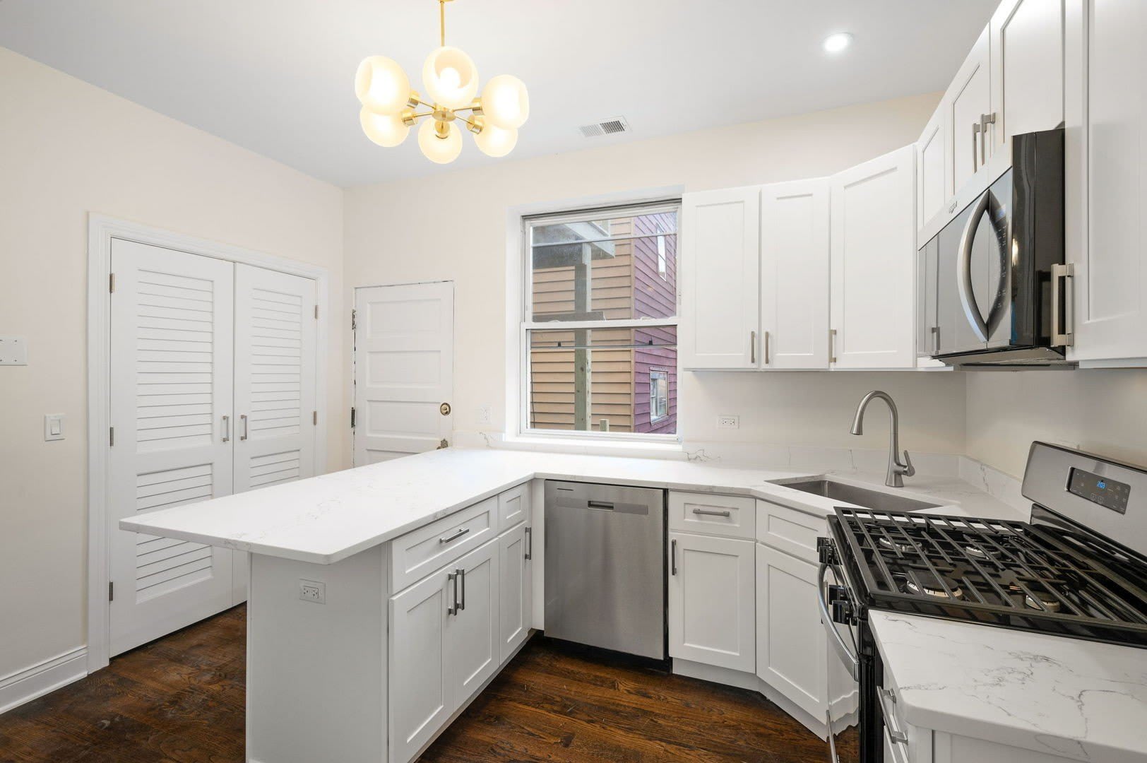 1338 W Hollywood Avenue – photo 3