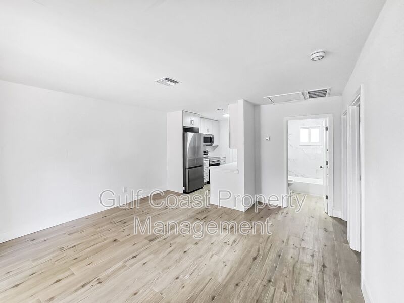 518 12th St W – photo 5