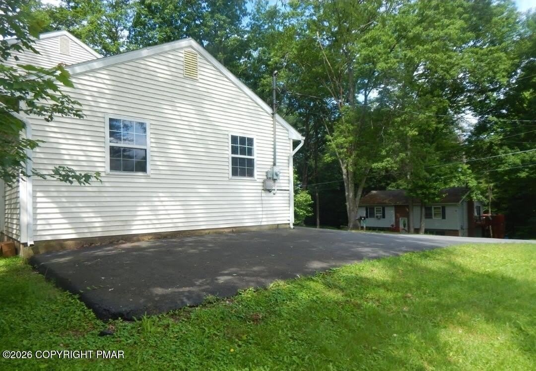 111 Lilac Drive – photo 2
