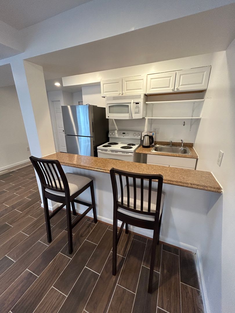Super Cute BSMT "Studio" Apartment = All Utilities included – photo 2