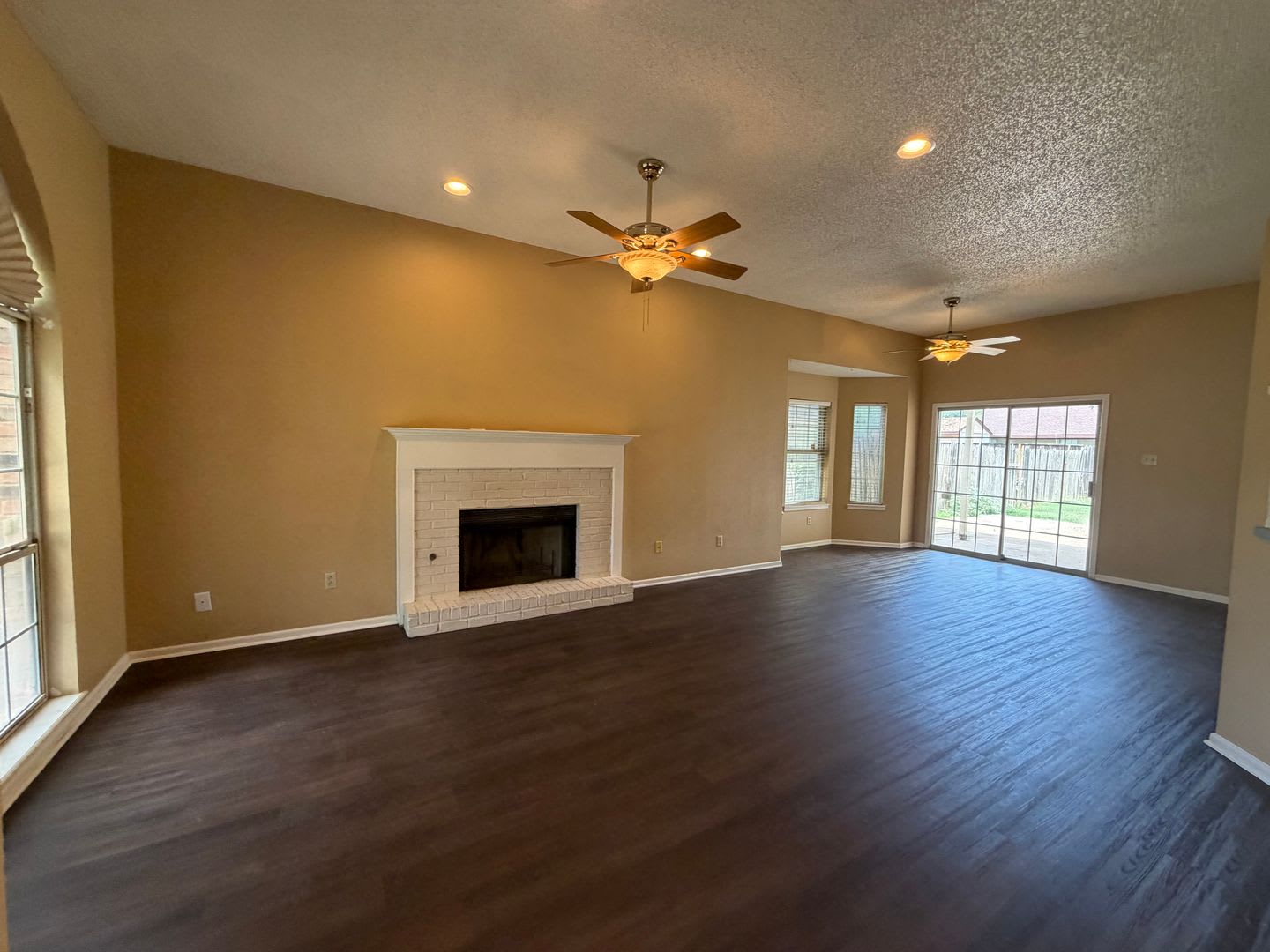 3/2/2 Available in August!- HALF OFF FIRST FULL MONTH'S RENT – photo 3