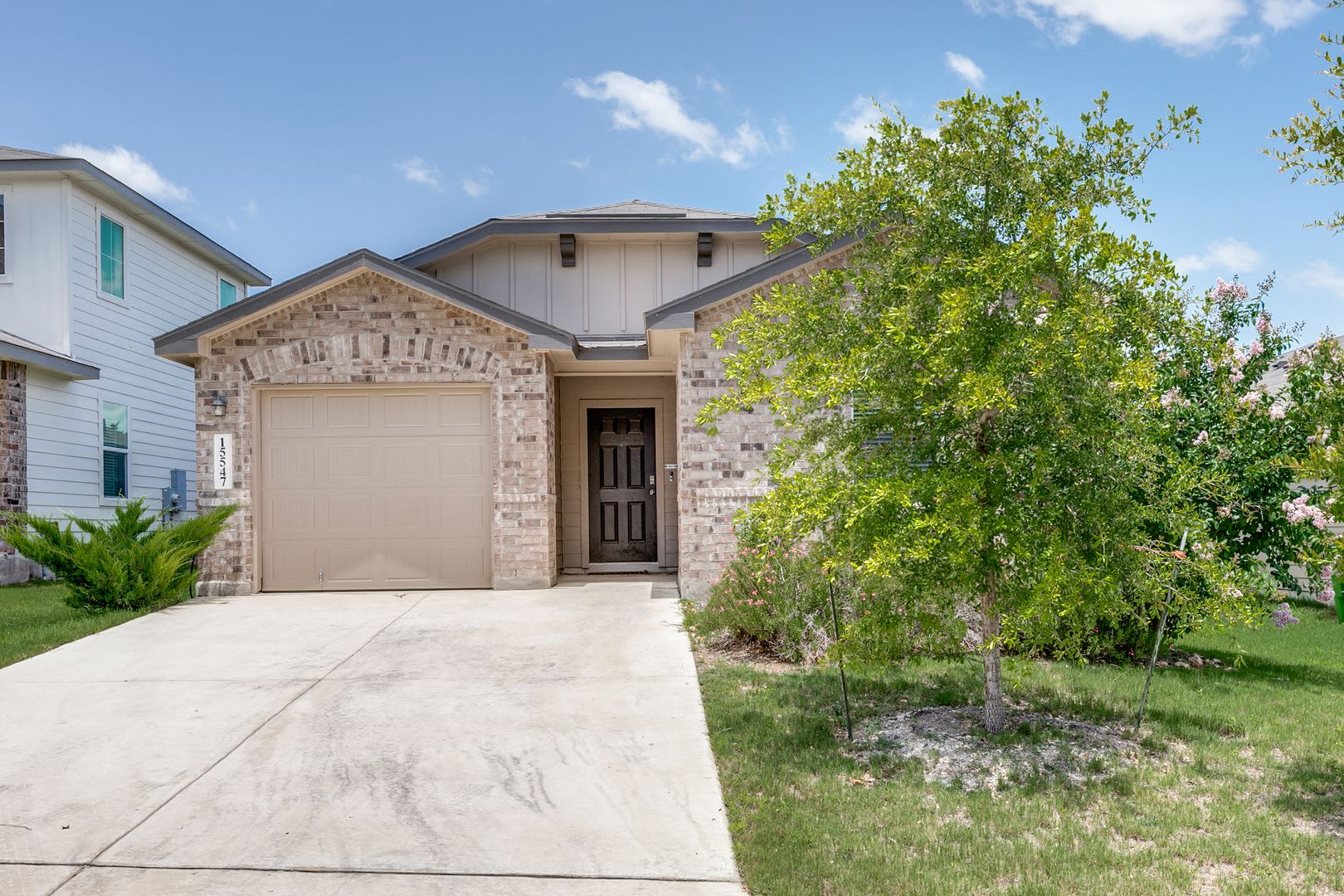 BEAUTIFUL 3-BEDROOM D.R. HORTON HOME IN REDBIRD RANCH – photo 2