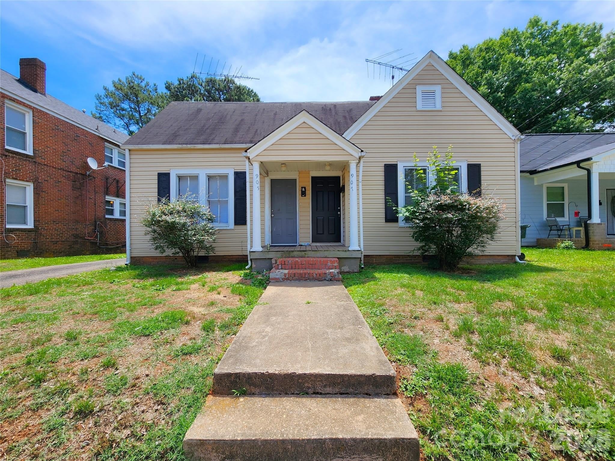 907 S Jackson Street – photo 2
