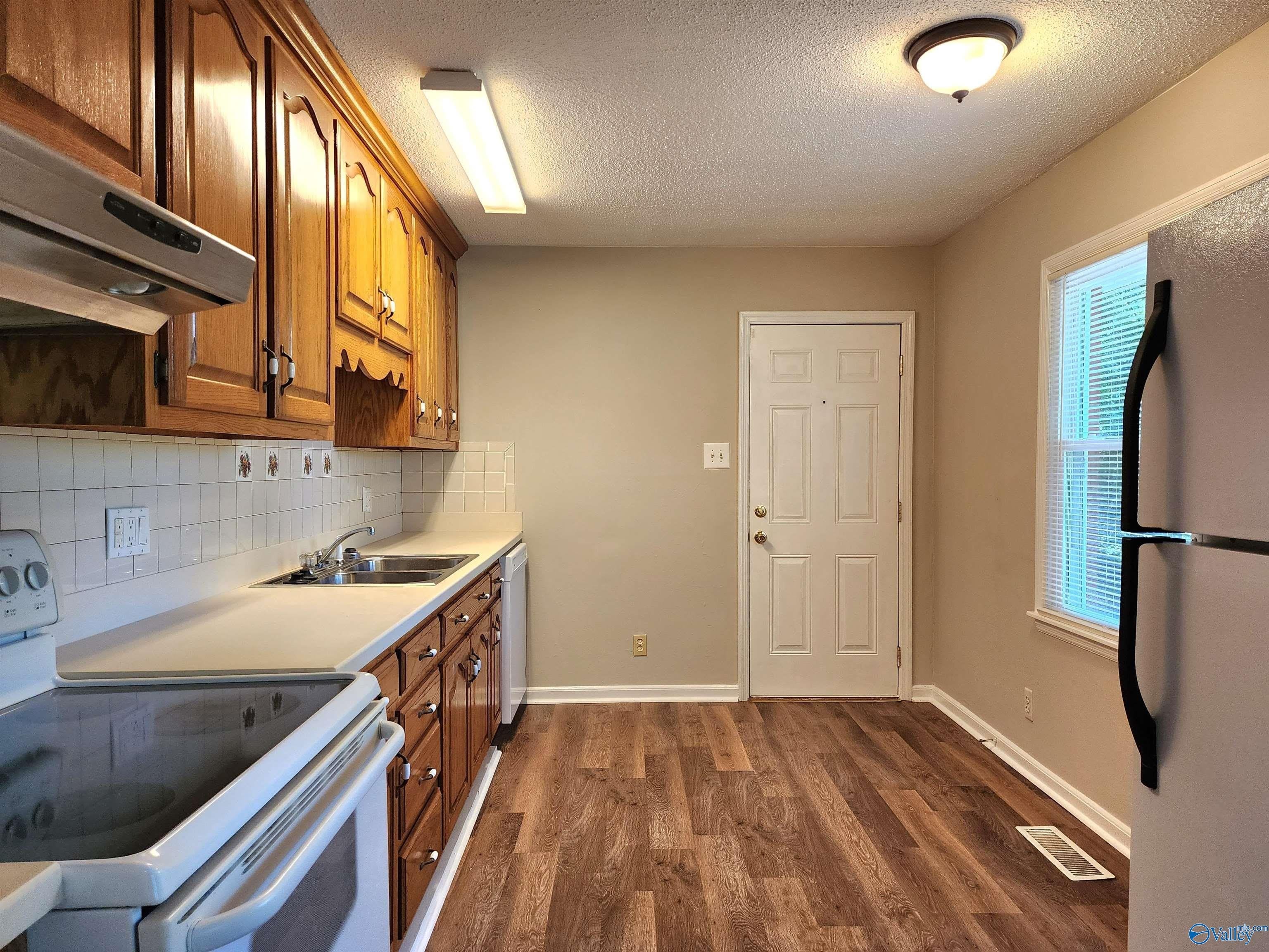 227 Drake Avenue – photo 5