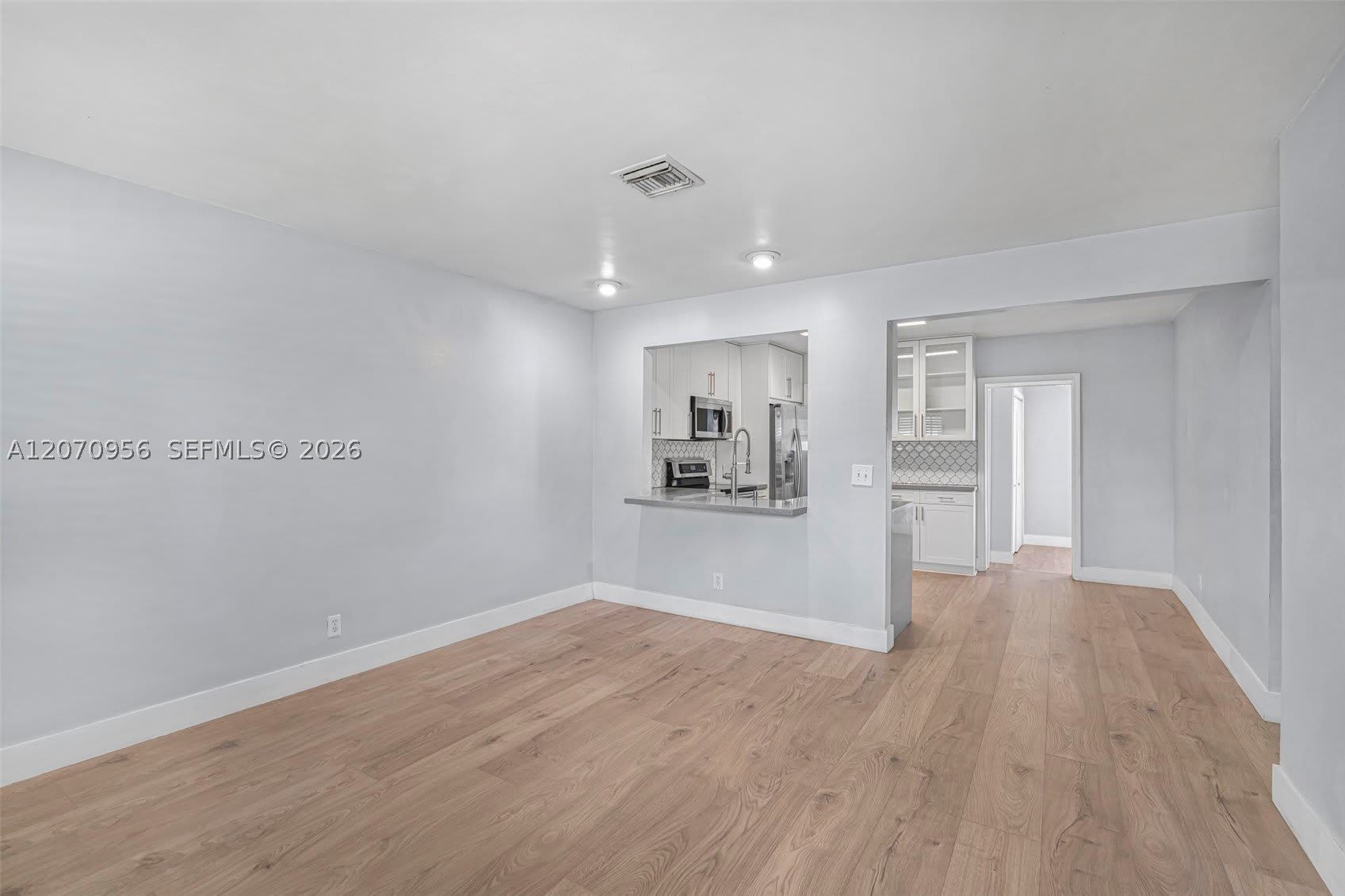 5001 SW 92nd Ter – photo 4
