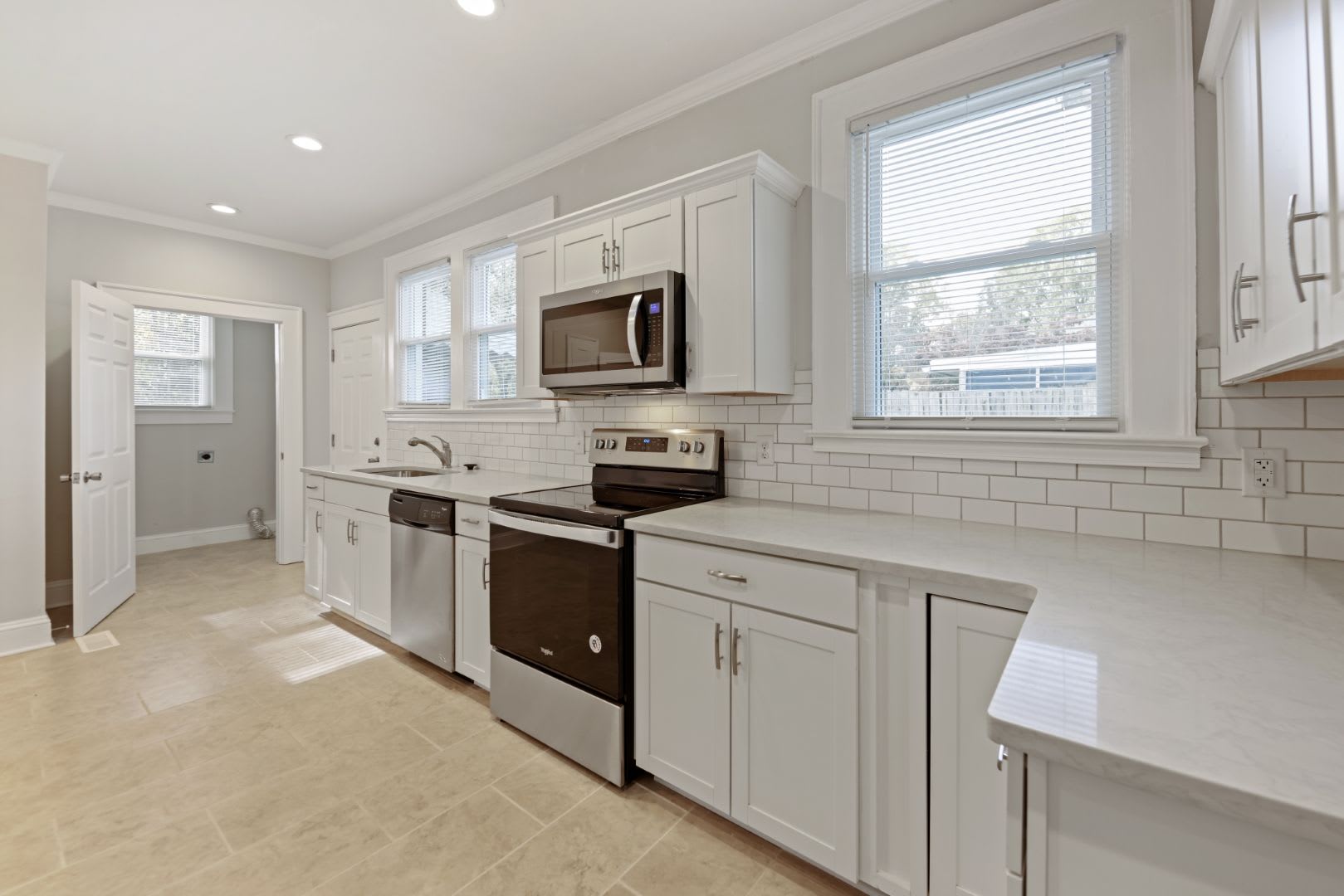 1015 S. Hawthorne Rd – photo 2