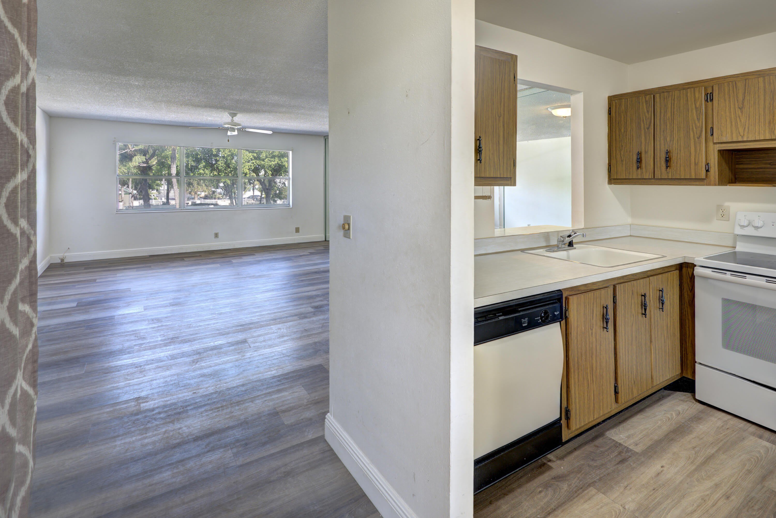 420 SE 2nd Avenue – photo 3