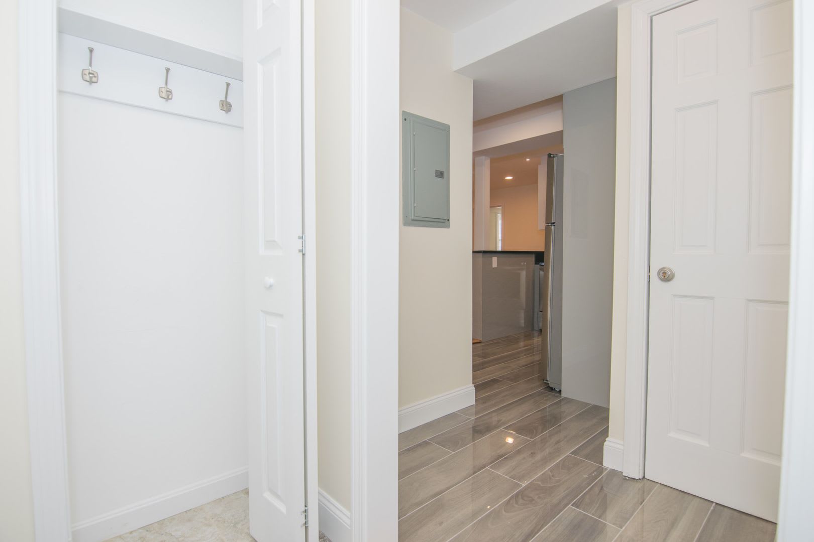 Nicely renovated 3 bed unit in Brookline – photo 2
