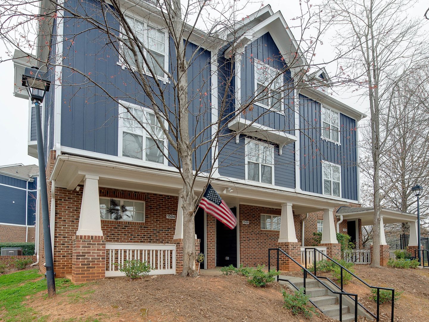 Wesley Heights Townhome with City Views – photo 2