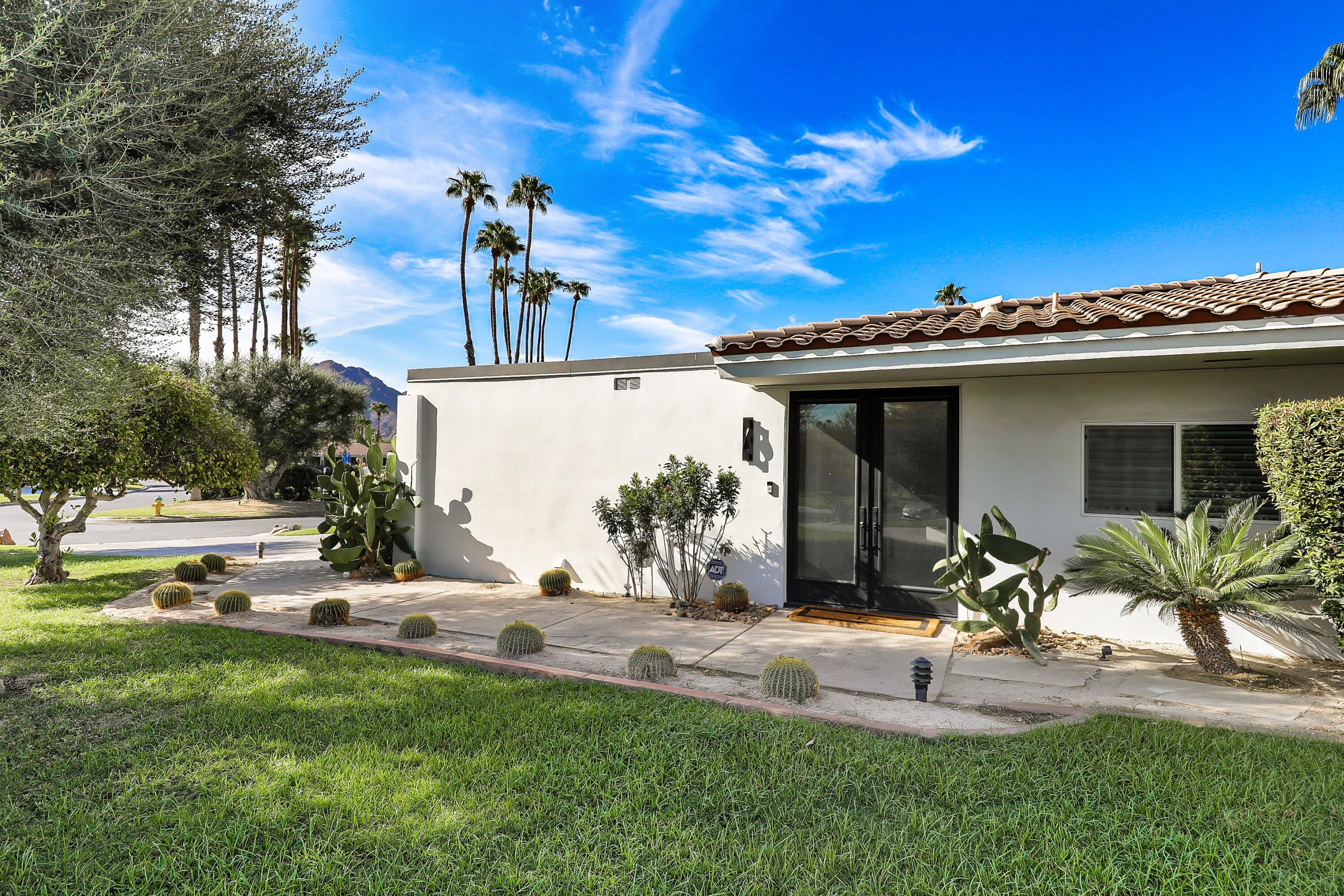 49845 Lago Drive – photo 2