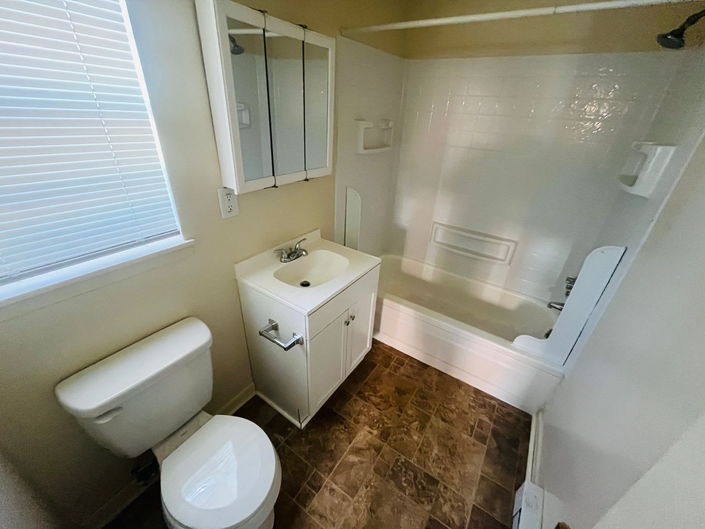 1 Bedroom, 1 Bath Apartment – photo 5