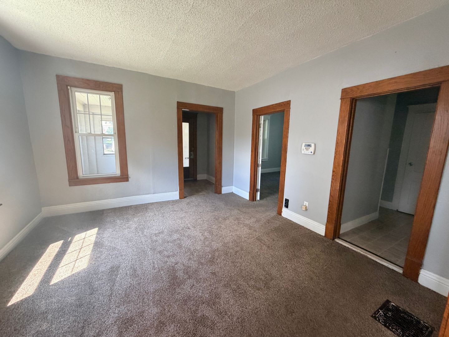 4-Bedroom Home Near Brady Street in Davenport – photo 4