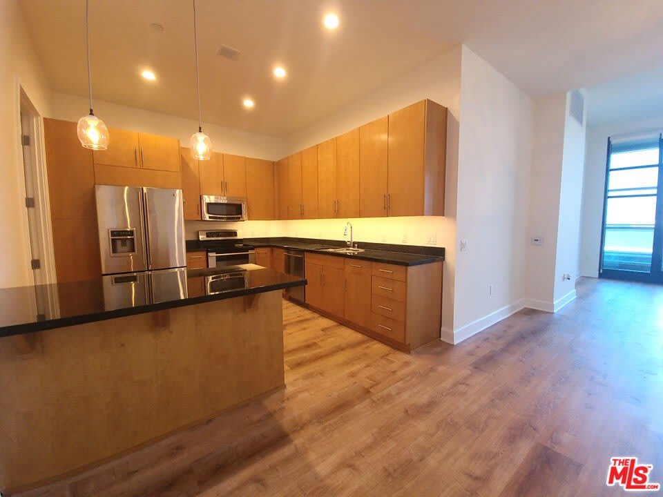 3223 W 6Th St – photo 3