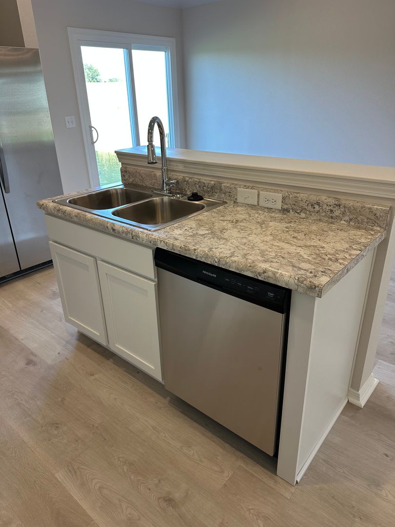 Pre-Leasing Now! Discover This Charming Three-Bedroom, Two-Bath Home in Whitetail Crossing – photo 5