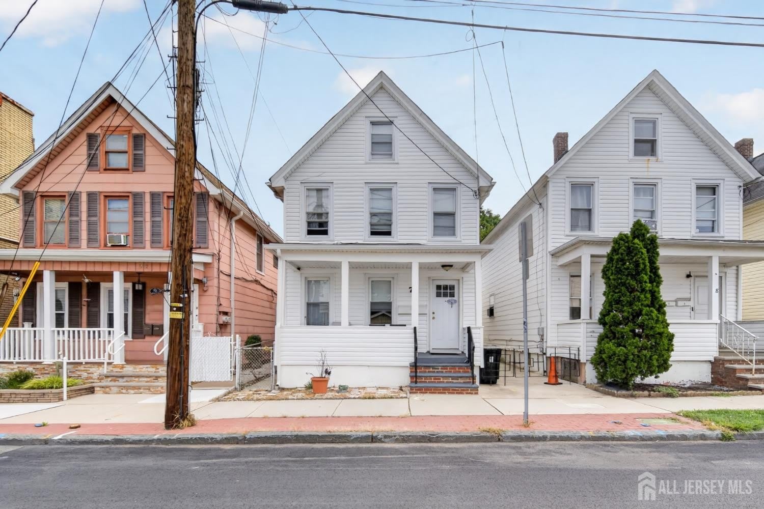 70 Pershing Avenue – photo 1