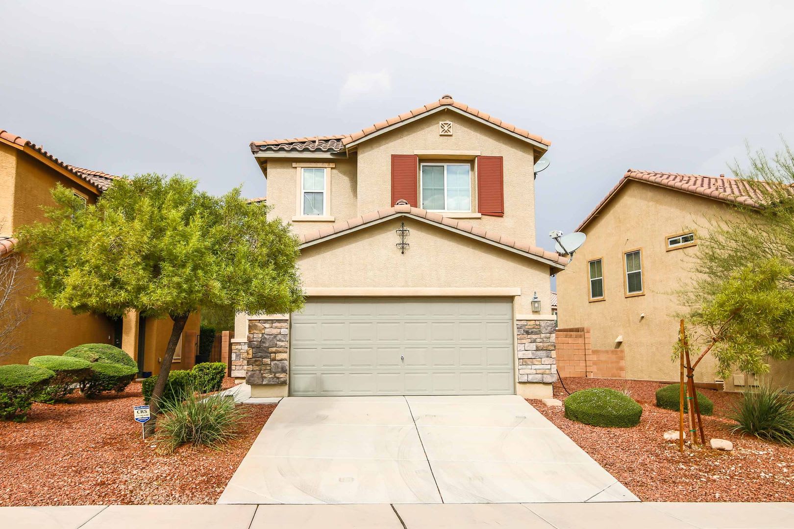 Stylish Gated Henderson Home with Loft & Community Pool! – photo 3