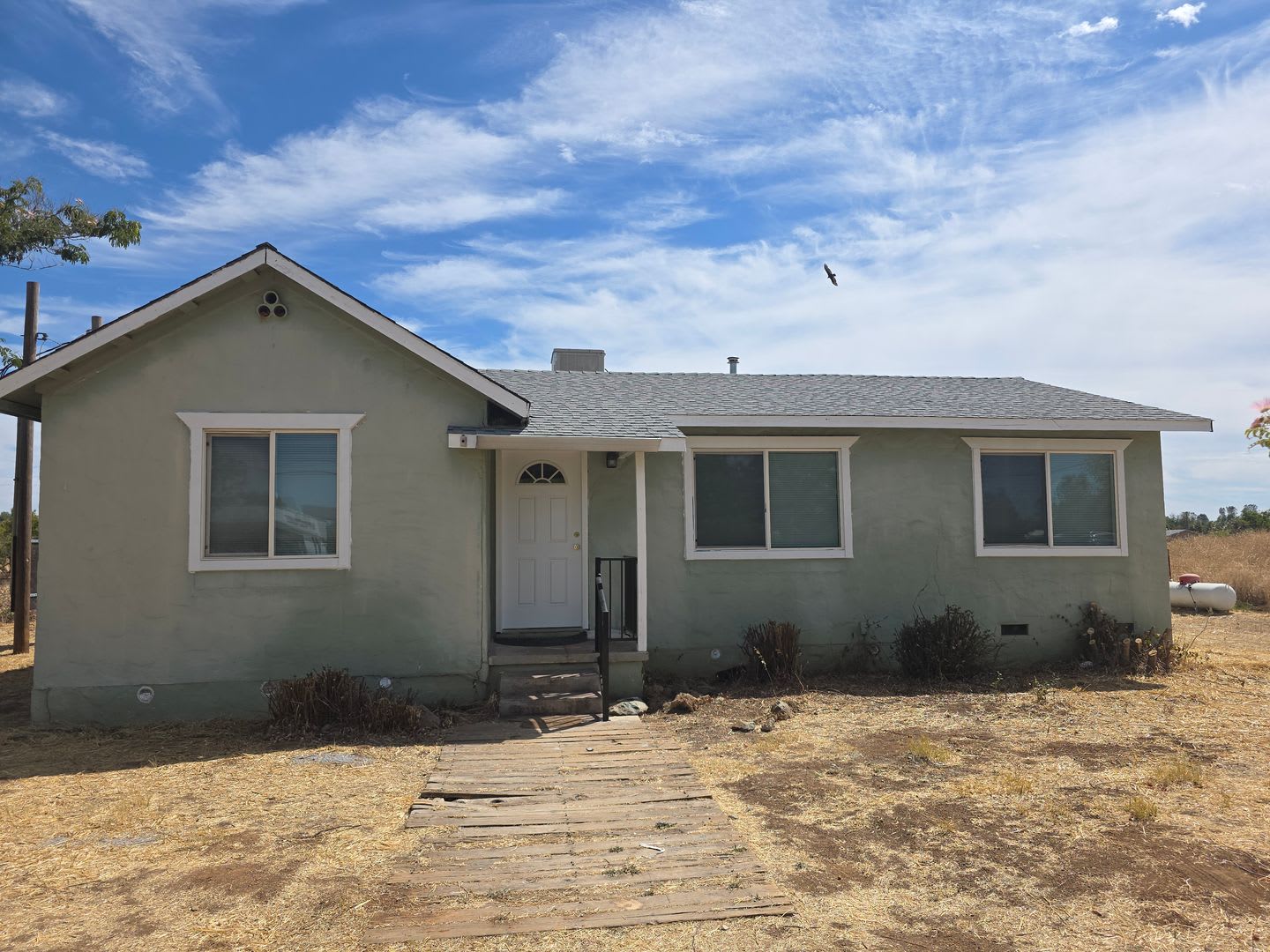 2 BED 1 BATH HOUSE WITH ALL NEW FLOORING IN HAPPY VALLEY – photo 2