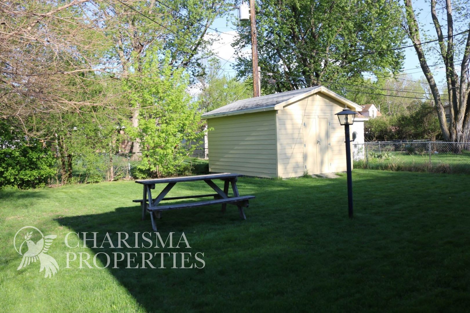 QUAINT THREE BEDROOM HOUSE, GREAT LOCATION WITH EVEN MORE AMENITIES!!! – photo 3
