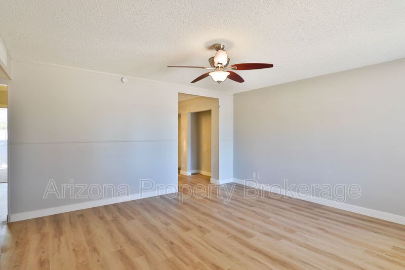 1026 S. Grand – photo 4