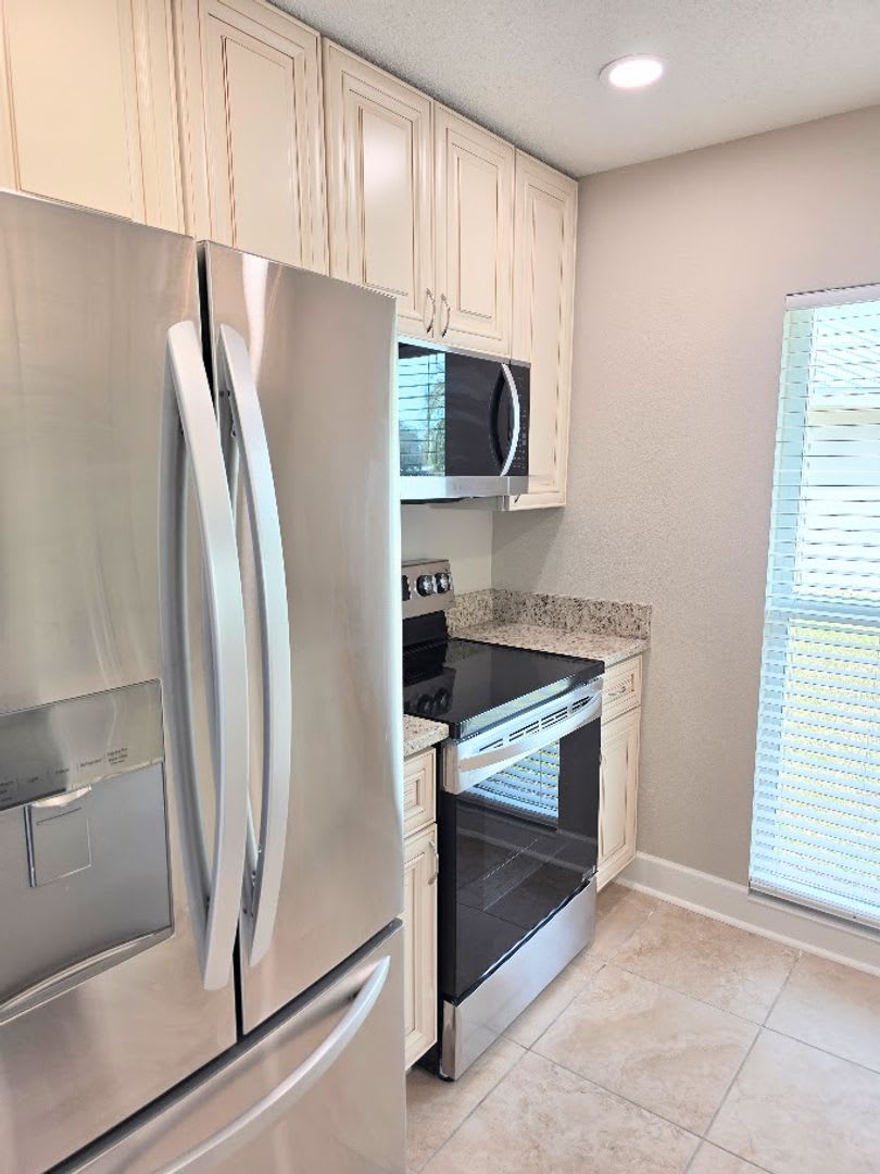 Available 10/1/2026 Beautiful 2-bedroom, 2-bath waterfront villa – photo 5